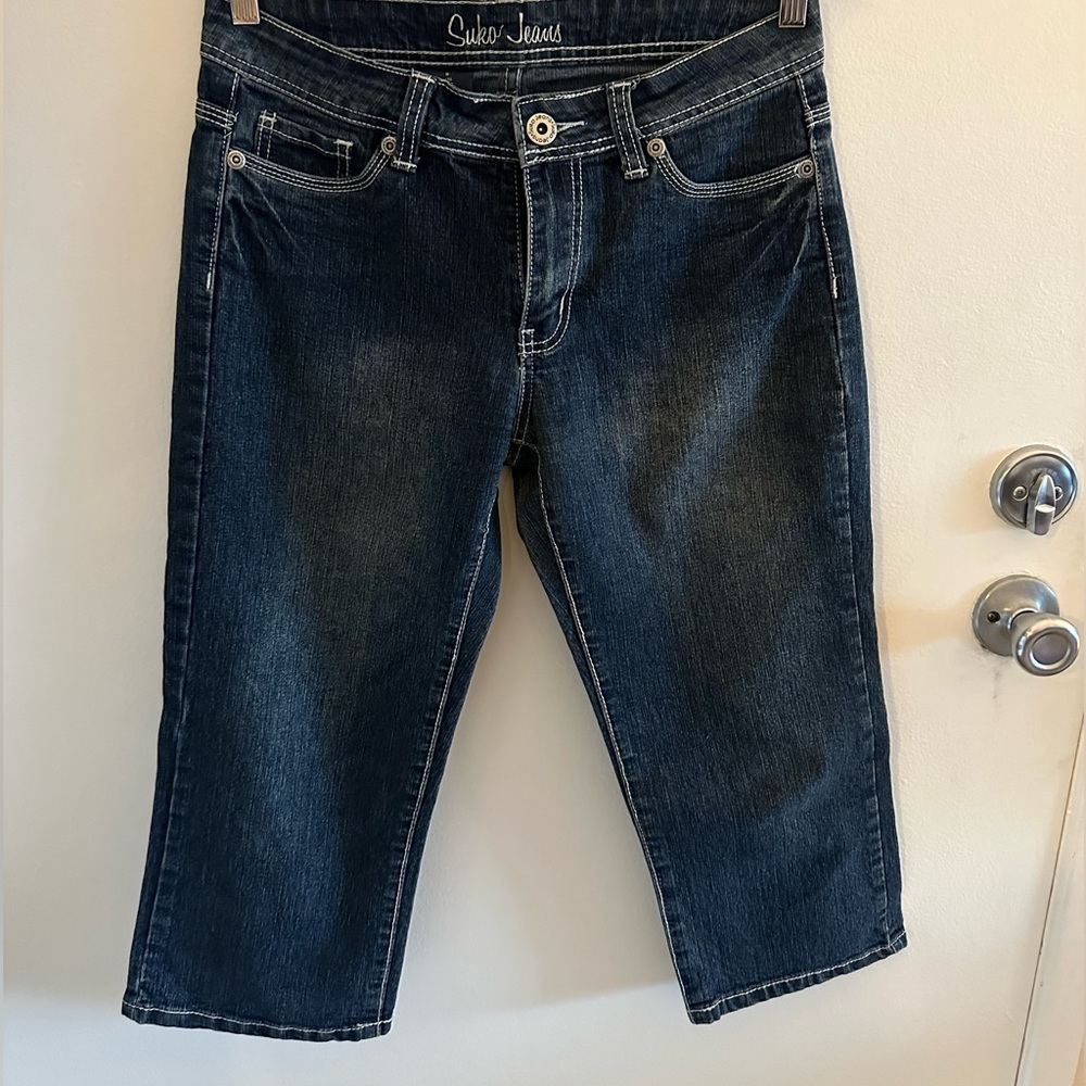 Suki capri jeans with embellished pockets